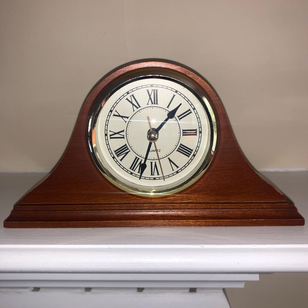 Cherry Wooden 4.5x8” Mantel Clock Quartz Movement WORKS GREAT needs 1 AA battery